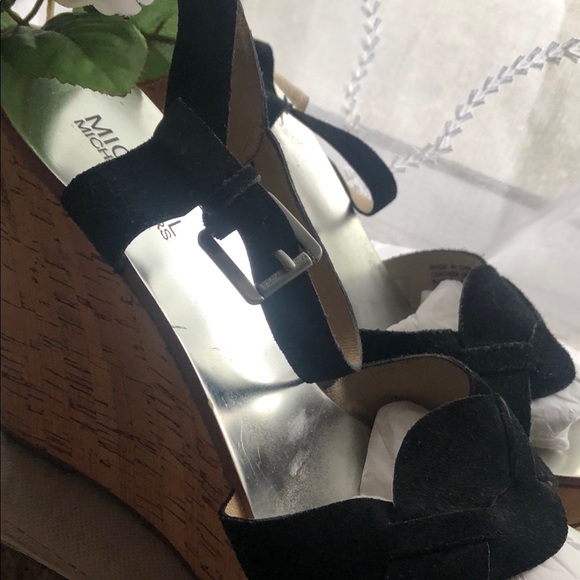 MK Wedges shoes - Picture 2 of 4